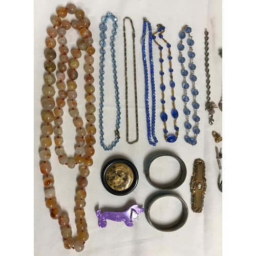 461 - A collection of costume jewellery to include a heavy stone bead necklace, five other necklaces, four... 