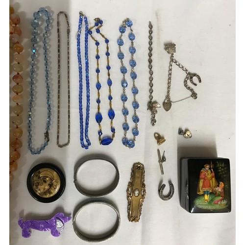 461 - A collection of costume jewellery to include a heavy stone bead necklace, five other necklaces, four... 