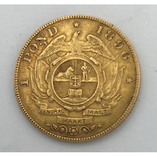 625 - An 1896 one pond coin 1896 (22ct), approx 8g.