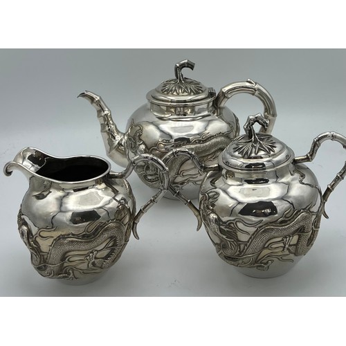 712 - A good quality 19th century Chinese  export three piece teaservice. Total weight 847g.