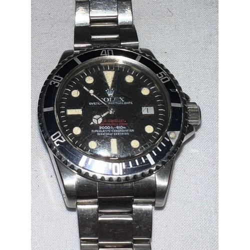 990 - A Rolex Sea-Dweller Submariner 2000 - Double Red - Reference: 1665 from 1978. The dial features the ... 