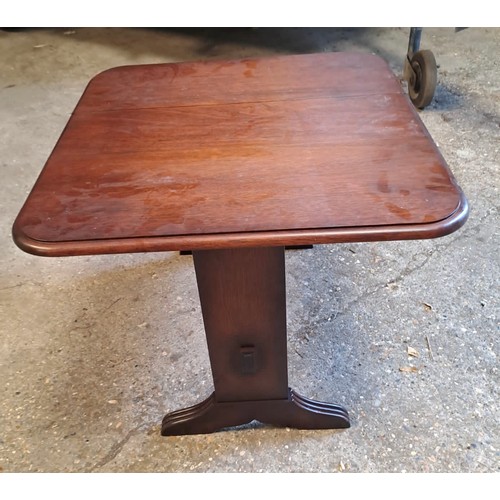 84 - A 20th century side table with drop leaves 52 cm h. 64cm open x 20cm closed.