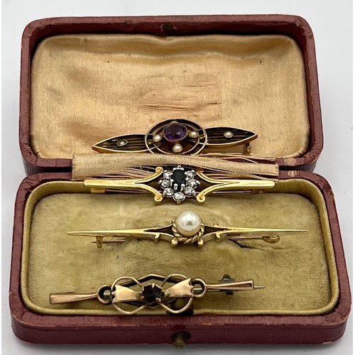 521 - Four various 9 carat gold bar brooches set with garnet, amethyst, pearl, sapphire and diamond. Total... 