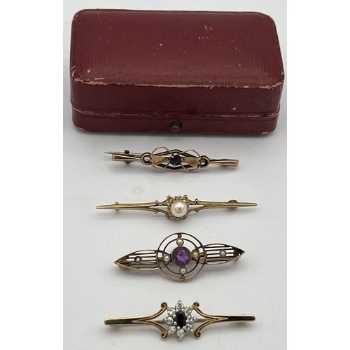 521 - Four various 9 carat gold bar brooches set with garnet, amethyst, pearl, sapphire and diamond. Total... 