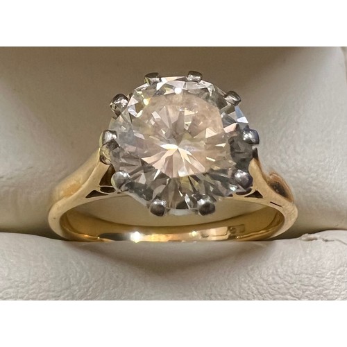 502 - Solitaire diamond ring set in 18 carat yellow gold. Approximate weight 2.1ct. SI1/SI2, G/H
Size K.