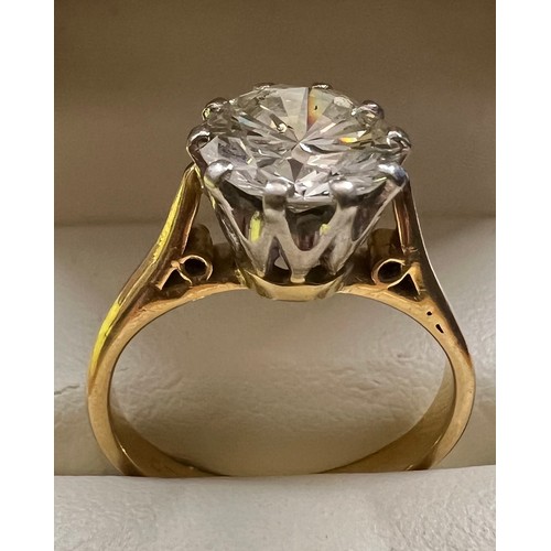 Solitaire diamond ring set in 18 carat yellow gold. Approximate weight 2.1ct. SI1/SI2, G/H
Size K.