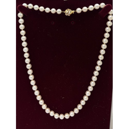 511 - Cultured pearl necklace with 18 carat gold clasp. 44cm long.