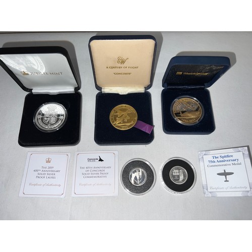 635 - Coins to include The Spitfire 75th Anniversary commemorative medal, The 2019 400th Anniversary solid... 