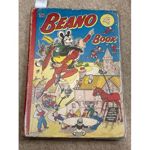 1034 - Books. The Beano Book. 1953; 1954 (2 copies); 1956; 1957 (lacking spine); 1959 (3 copies, 1 lacking ... 