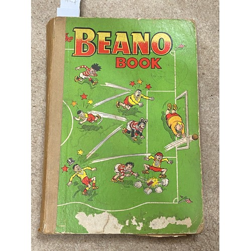 1034 - Books. The Beano Book. 1953; 1954 (2 copies); 1956; 1957 (lacking spine); 1959 (3 copies, 1 lacking ... 