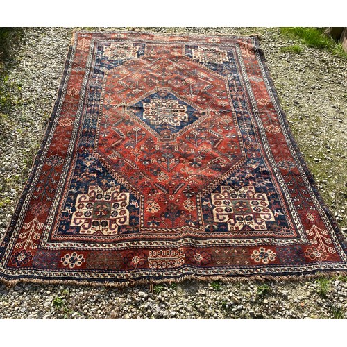 1209 - Oriental wool rug measuring approx 272 x 164cm.