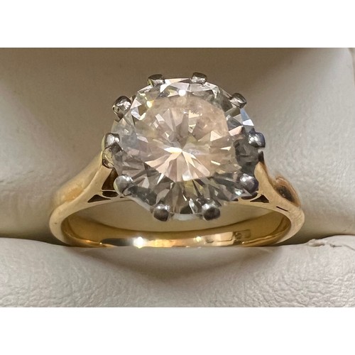 423 - Solitaire diamond ring set in 18 carat yellow gold. Approximate weight 2.1ct. SI1/SI2, L/M.
Size K.