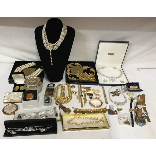 425 - A quantity of good quality costume jewellery to include watches, rolled gold bangle, necklaces, earr... 