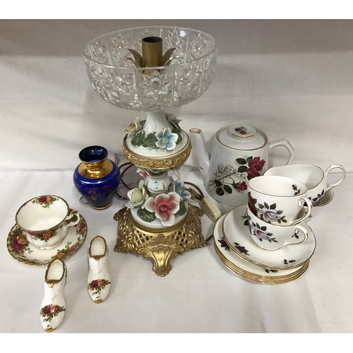 239 - A collection of ceramics to include one old country roses cup and saucer along with a pair of shoes ... 