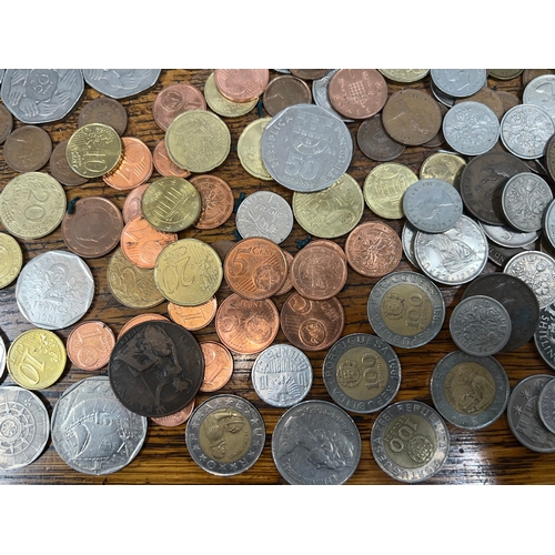 784 - A collection of coins to include mainly 1973 50p's, sixpences, Francs, Cents, etc.