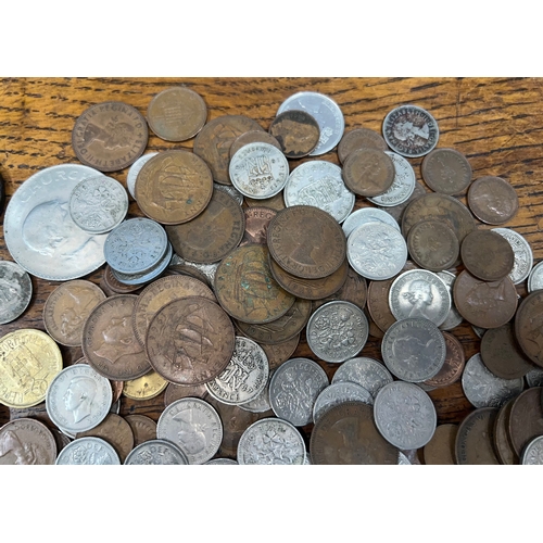 784 - A collection of coins to include mainly 1973 50p's, sixpences, Francs, Cents, etc.