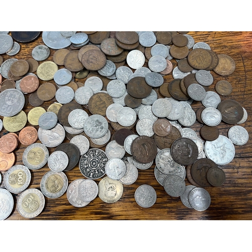 784 - A collection of coins to include mainly 1973 50p's, sixpences, Francs, Cents, etc.