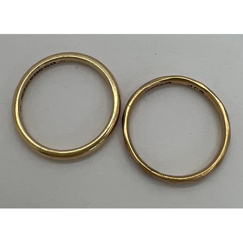 412 - Two 9 carat gold wedding bands 4.6gm total weight. Size N and O.