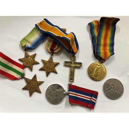 940 - Medals to include The Great War for Civilisation 1914-1919 K.51652 S. Howells. Sto.2 R.N. 1939/45 Br... 