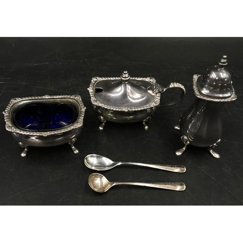 725 - Silver cruet set (Sheffield 1982) to include pepper, salt and mustard (both with liners) with two sp... 