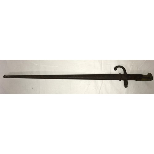 941 - A Sword Bayonet with the words Mre d’ Armes de St. Etienne on the edge of the blade, with scabbard, ... 