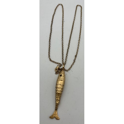 429 - Nine carat gold reticulated fish on 9 carat gold chain. Total weight 6gm. Chain 60cm long. Fish 6cm ... 