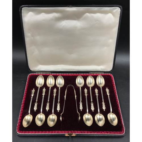 730 - A set of 12 silver apostle spoons with tongs in fitted case hallmarked Birmingham 1899 Hilliard & Th... 