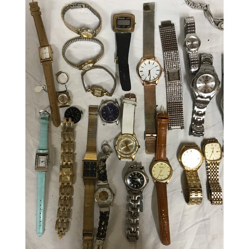 672 - A large collection of watches to include some by Quartz, Sekonda and Rotary.