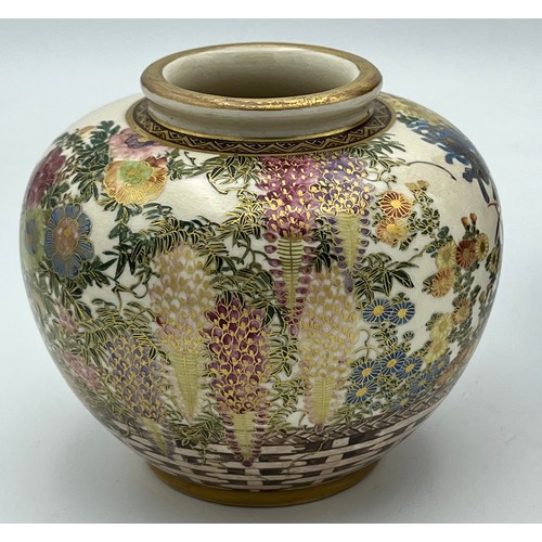 930 - Japanese Imari lidded jar 25cm h together with a finely decorated oriental jar.