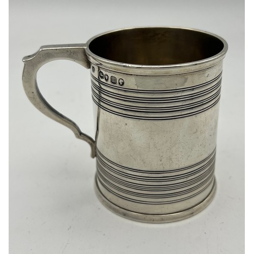 700 - A Victorian silver mug, London 1867, maker William Evans. Weight 156gm, height 8cm.