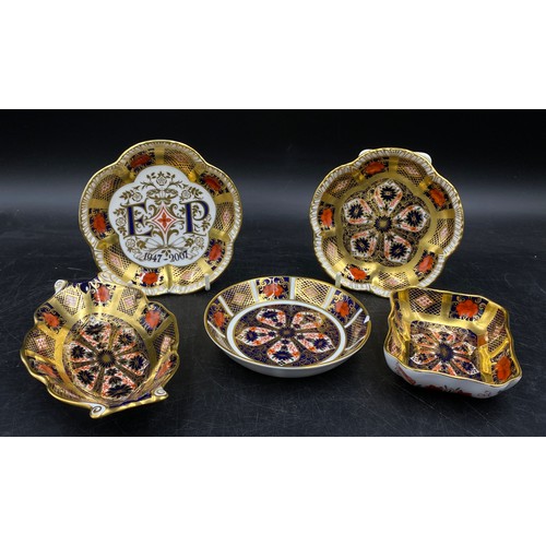 163 - Four Royal Crown Derby Old Imari 1128 pattern pin dishes together with a Diamond Wedding Five Petal ... 