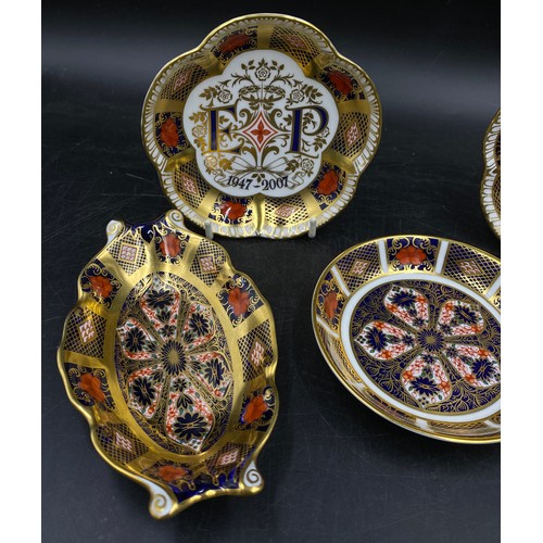 163 - Four Royal Crown Derby Old Imari 1128 pattern pin dishes together with a Diamond Wedding Five Petal ... 