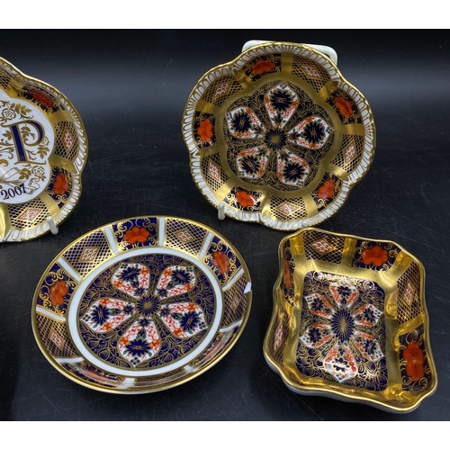 163 - Four Royal Crown Derby Old Imari 1128 pattern pin dishes together with a Diamond Wedding Five Petal ... 