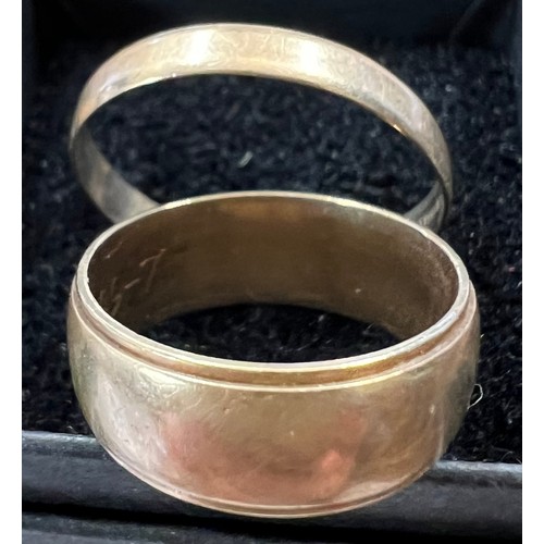 439 - Two 9 carat gold wedding bands. Total weight 5 gms.