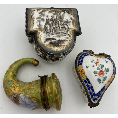 1039 - Two continental porcelain trinket boxes and a cornucopia. 8.5cm approx.