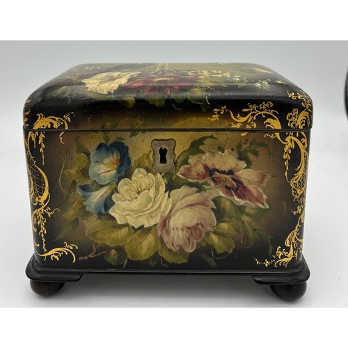 1041 - A fine quality 19thC papier-mâché tea caddy with painted and gilt decoration. 16 x 9 x 13 cm h.
Ivor... 