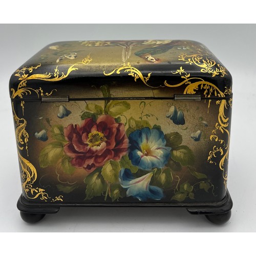 1041 - A fine quality 19thC papier-mâché tea caddy with painted and gilt decoration. 16 x 9 x 13 cm h.
Ivor... 