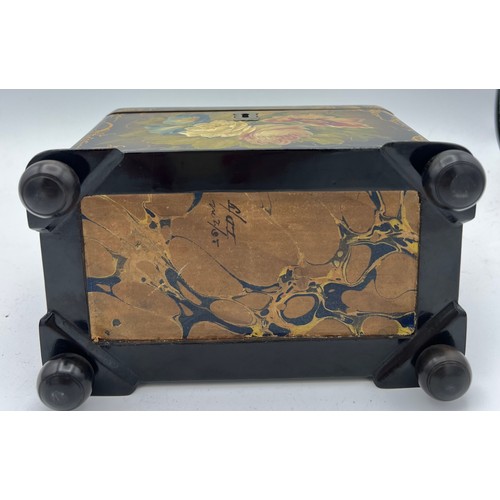 1041 - A fine quality 19thC papier-mâché tea caddy with painted and gilt decoration. 16 x 9 x 13 cm h.
Ivor... 