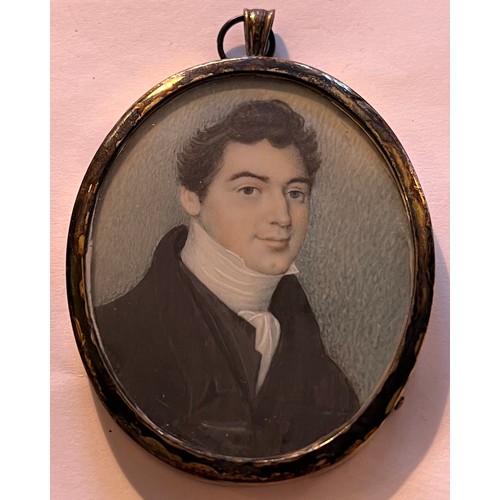 1054 - A portrait miniature on ivory of a gentleman. In oval frame. Size 7.5 x 6cm. Ivory submission refere... 