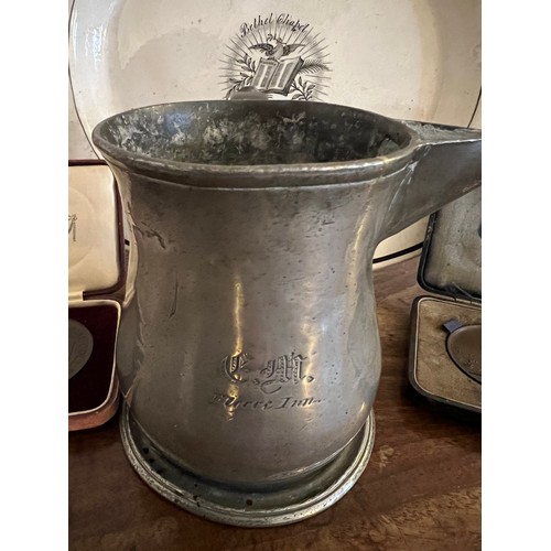 1068 - Hull and Yorkshire memorabilia to include pewter jug inscribed Fleece Inn, plate from Bethel Chapel ... 