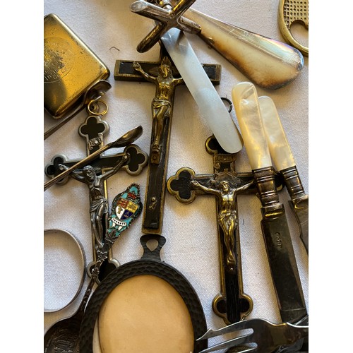 1070 - Miscellany to include lacquer vase 25cm h, small oval picture frames, crucifix, tennis racket bottle... 