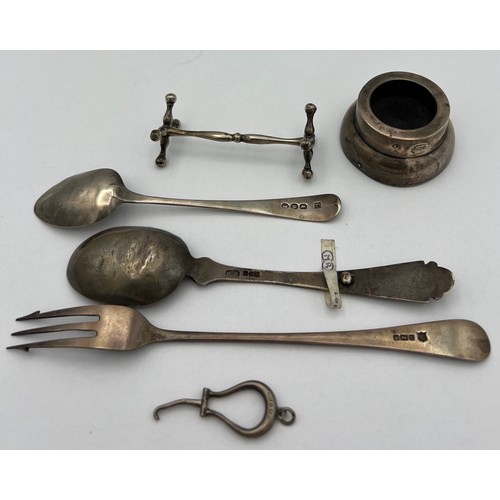 720 - Hallmarked silver to include button hook, spoon, fork, knife rest etc. Weighable silver 95gm.