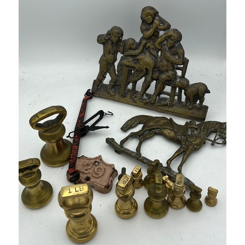 821 - Metalware to include brass bell weights, doorstops etc.