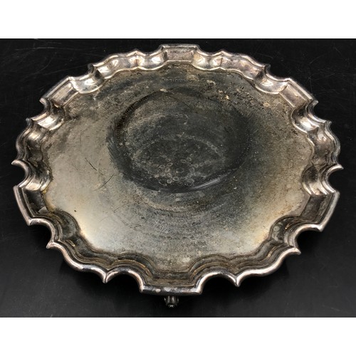 742 - Silver tray 543gms 25cm diameter on three ornate feet, marked 925, maker's mark Carr's of Sheffield ... 