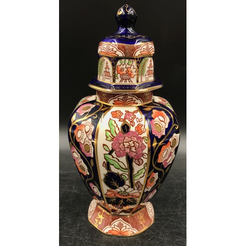 119 - A Masons Ironstone Penang pattern, 'Petit Tokyo', limited edition 147/200 lidded vase c1996 26cm h, ... 