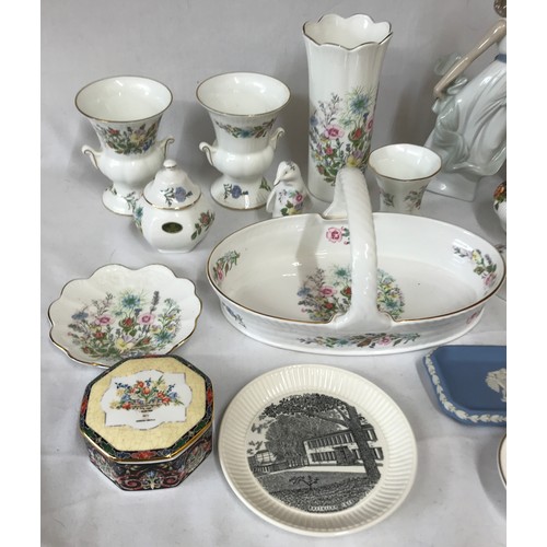 104 - Collection of ceramics (some in retail boxes) to include Aynsley Wild Tudor, Nao 