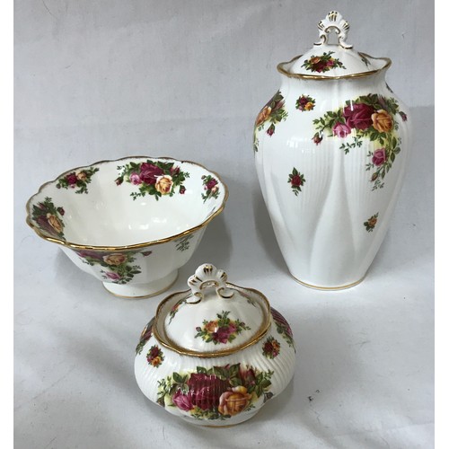 104 - Collection of ceramics (some in retail boxes) to include Aynsley Wild Tudor, Nao 