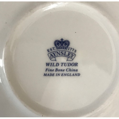 104 - Collection of ceramics (some in retail boxes) to include Aynsley Wild Tudor, Nao 