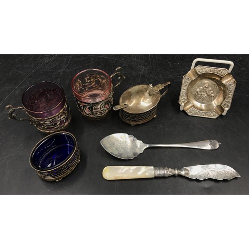 746 - Various hallmarked silver items to include two coffee cups by William Comyns Birmingham 1907, other ... 