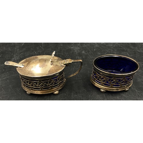 746 - Various hallmarked silver items to include two coffee cups by William Comyns Birmingham 1907, other ... 